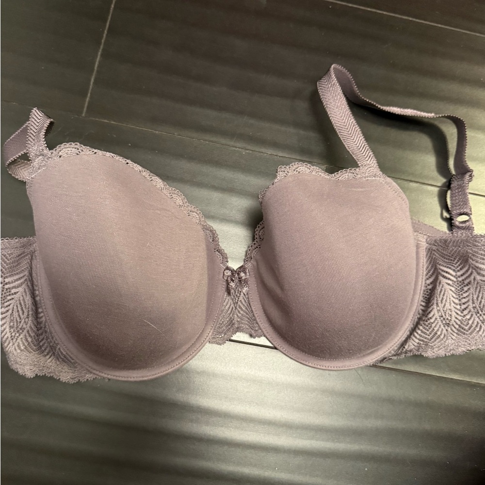 EUC b.temptd by wacoal Elegant Lace Trimmed Bra in gray 36DDD